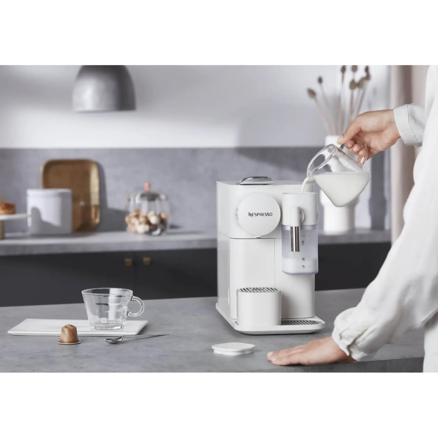 De'Longhi De'Longhi EN510.W Nespresso Lattissima One Capsule Espresso Coffee Machine - White