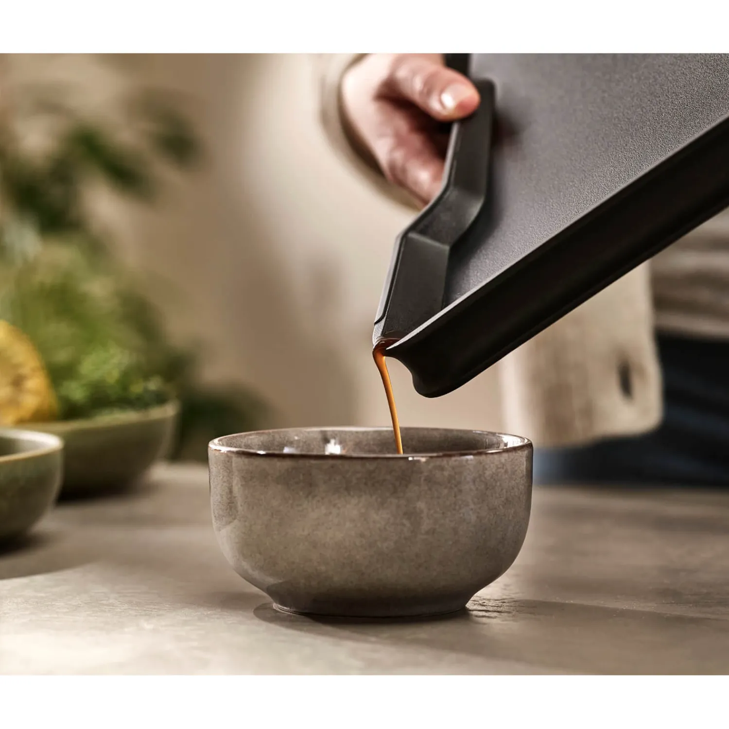 Joseph Joseph Cut&Carve Plus Multifunction Large Chopping Board - Black