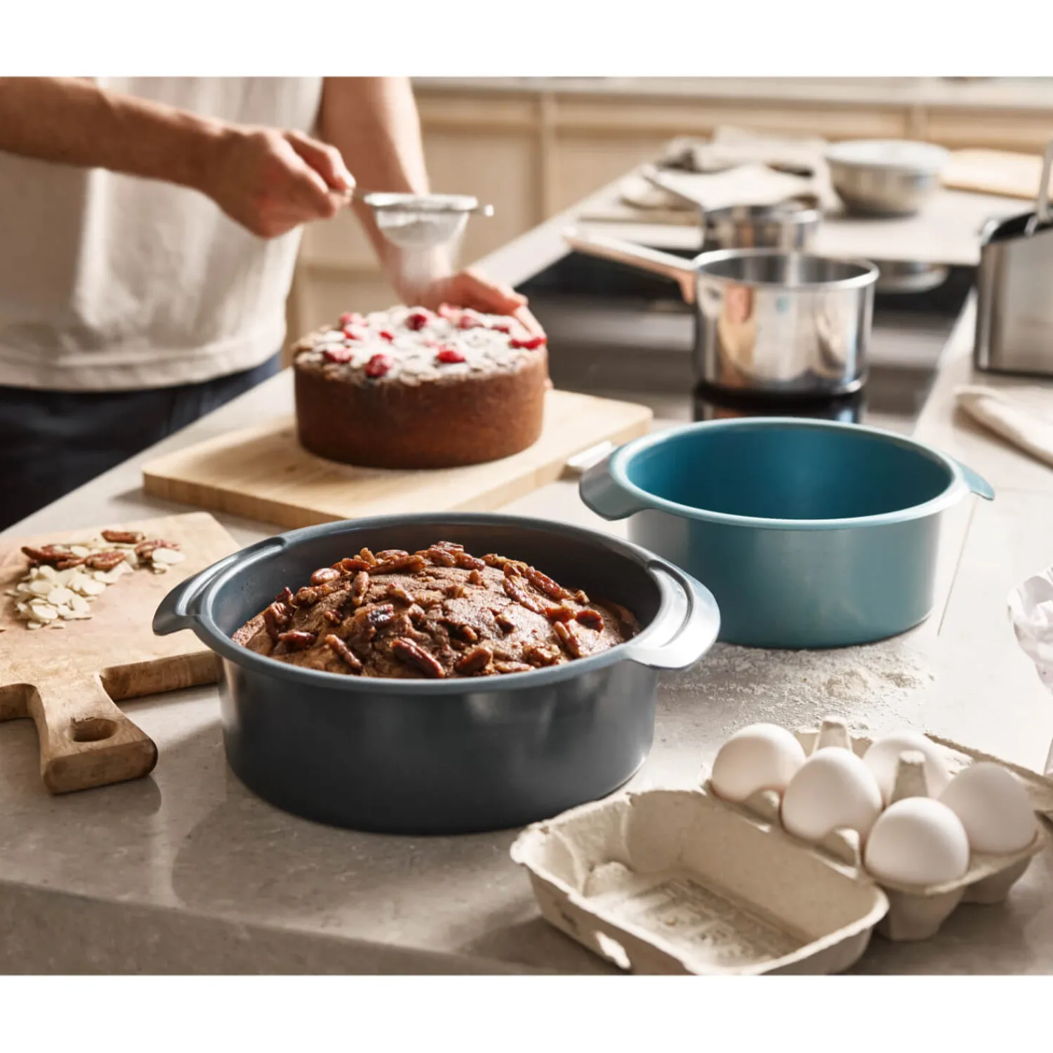 Joseph Joseph Nest™ Bake Oven 23cm Round Non-Stick Cake Tin - Blue