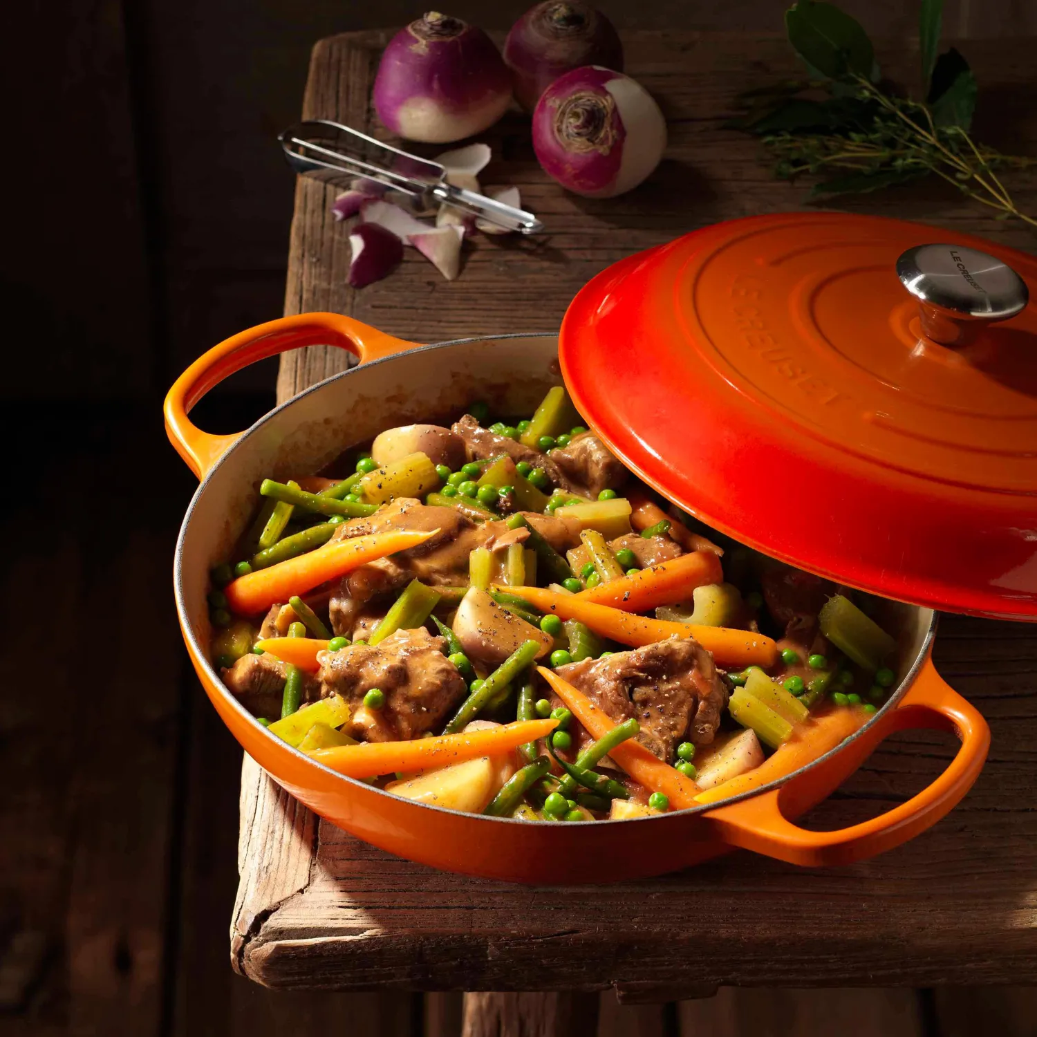 Le Creuset Signature Cast Iron 26cm Shallow Casserole - Volcanic