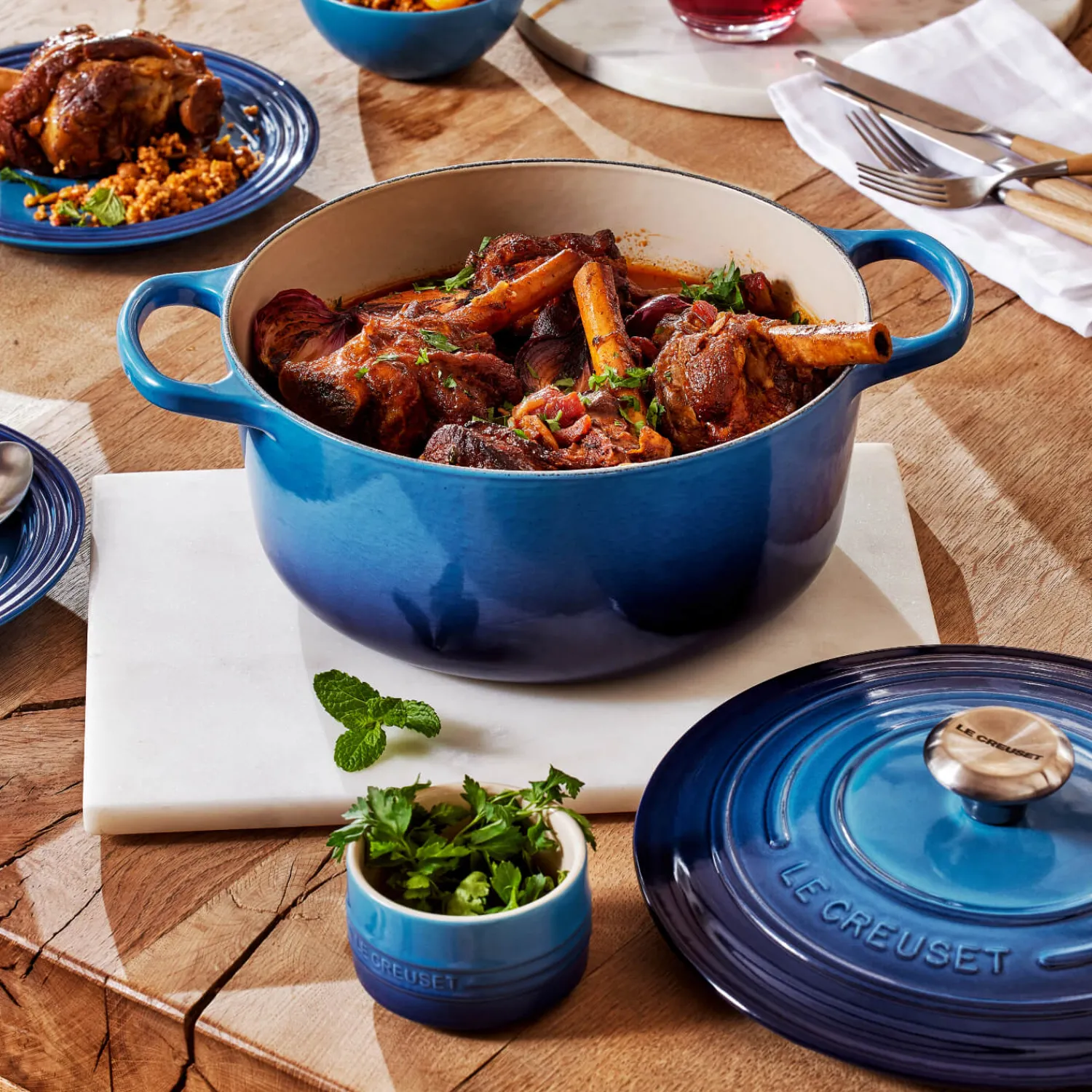 Le Creuset Signature Cast Iron 26cm Round Casserole - Azure