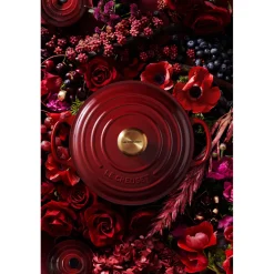 Le Creuset Signature Cast Iron 28cm Round Casserole - Garnet