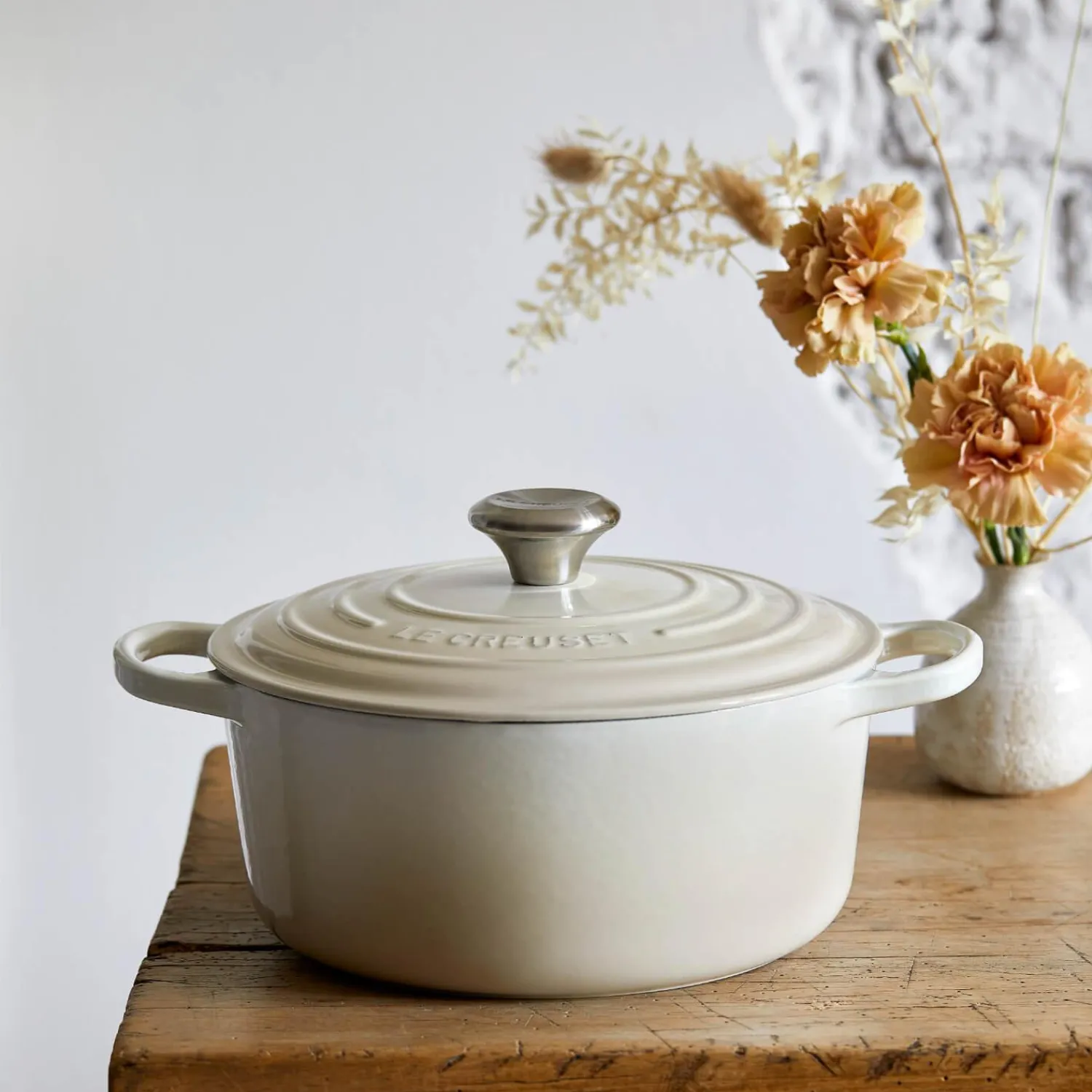 Le Creuset Signature Cast Iron 28cm Round Casserole - Meringue
