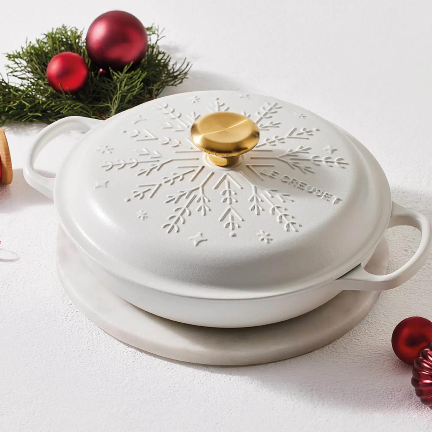 Le Creuset Signature 26cm Cast Iron Christmas Shallow Casserole - Snowflakes