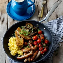Le Creuset Toughened Non-Stick Shallow Frying Pan - 22cm