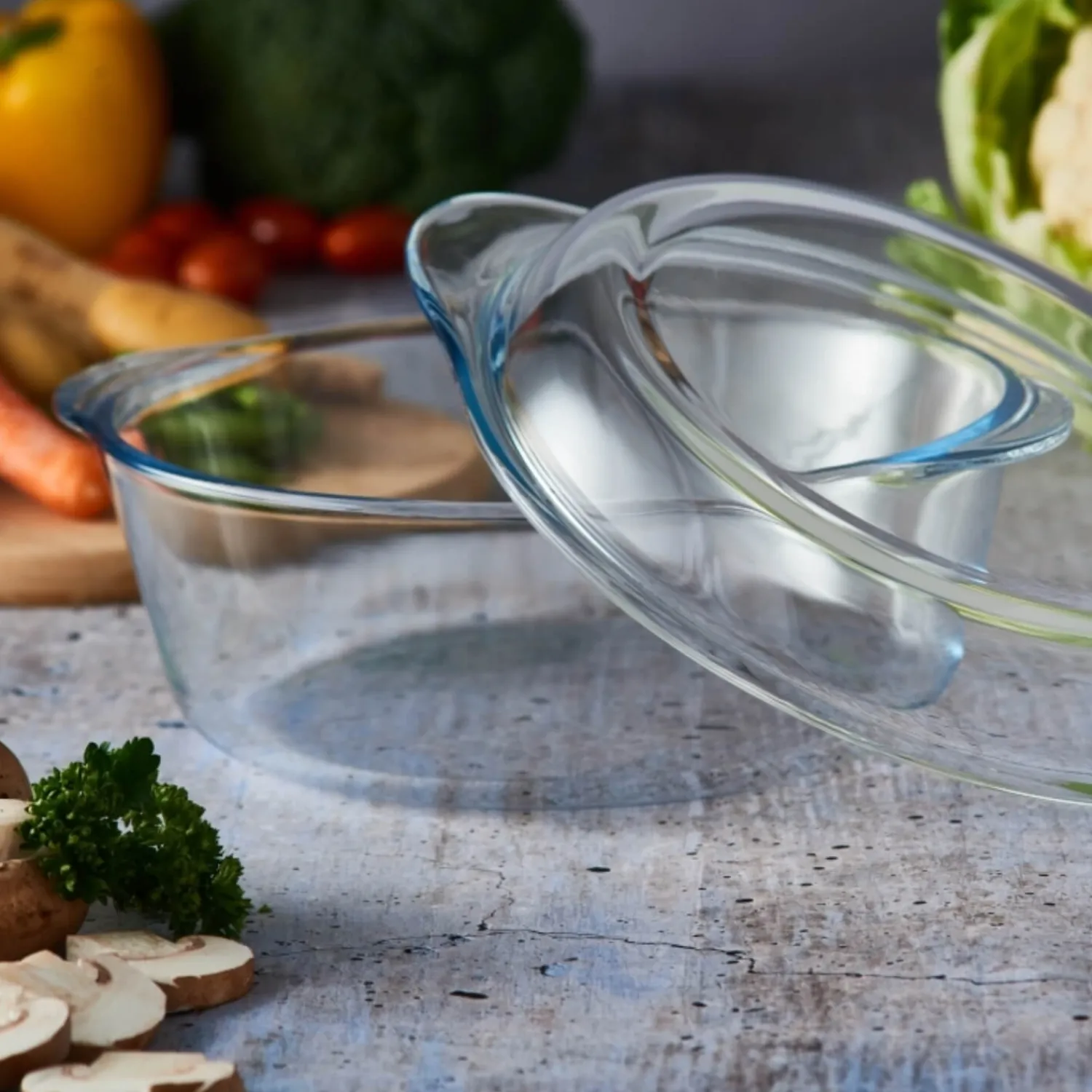 Mason Cash Classic Round Glass 2 Litre Casserole Dish with Lid