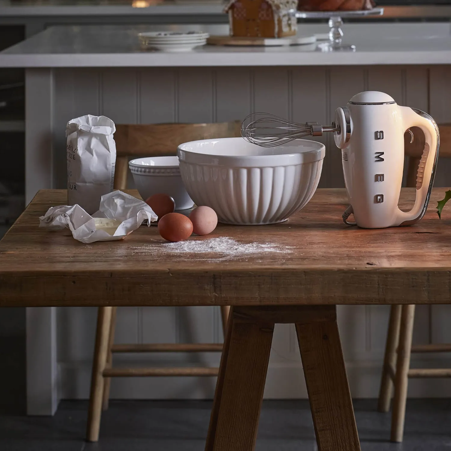 Smeg 50's Style Retro HMF01 Hand Mixer - Cream