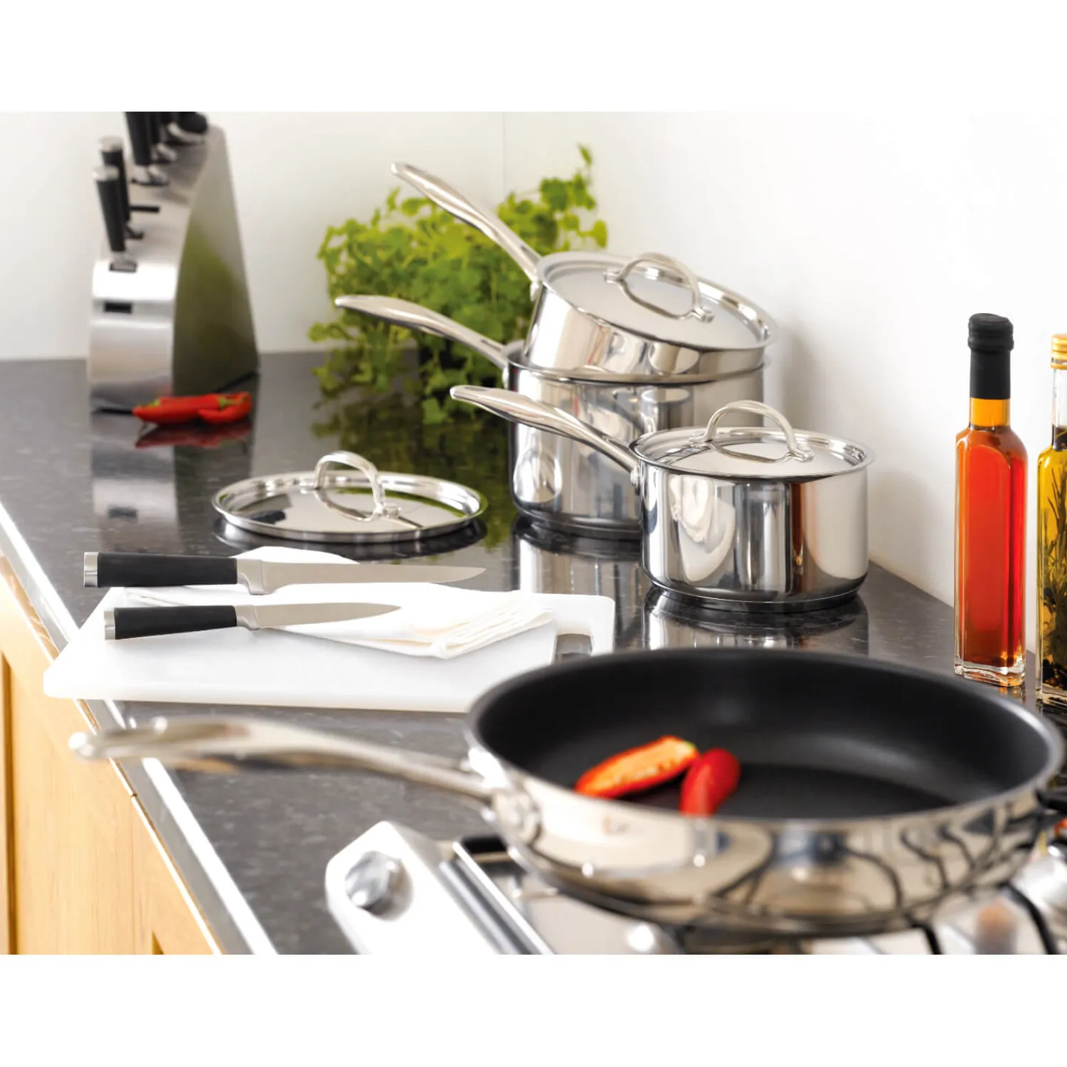 Stellar 7000 Non-Stick Milk Pan - 14cm